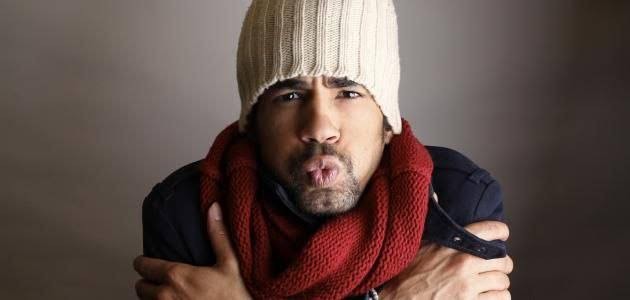 لماذا تشعر بالقشعريرة ليلاً؟ ..  أسباب صحية قد تفاجئك  