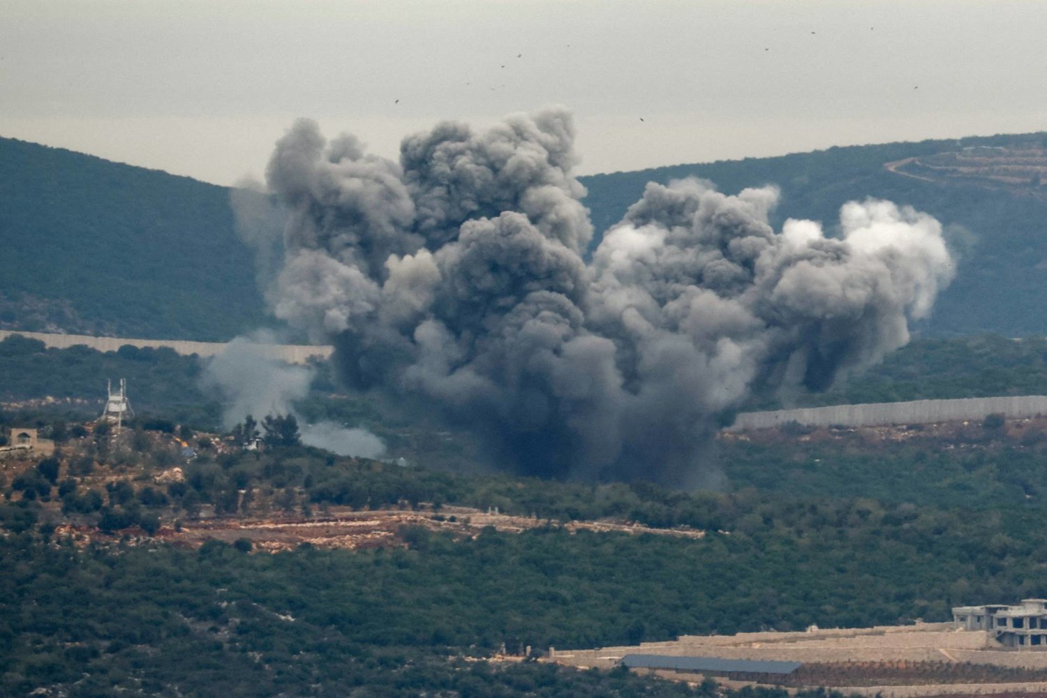 إصابة 3 مدنيين لبنانيين بقصف إسرائيلي