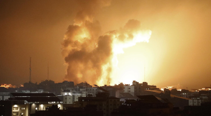 سقوط صاروخ أطلق من غزة على مبنى يتألف من 10 طوابق في عسقلان