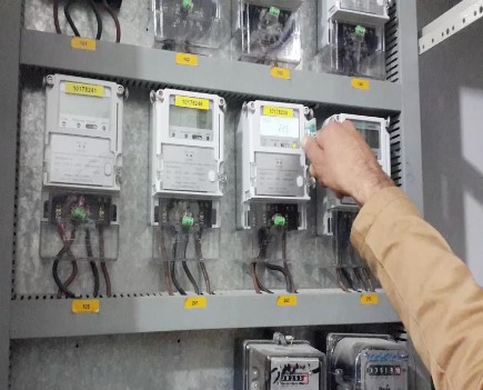 شركة كهرباء اربد تقطع التيار على عدد من المواطنين في شهر رمضان