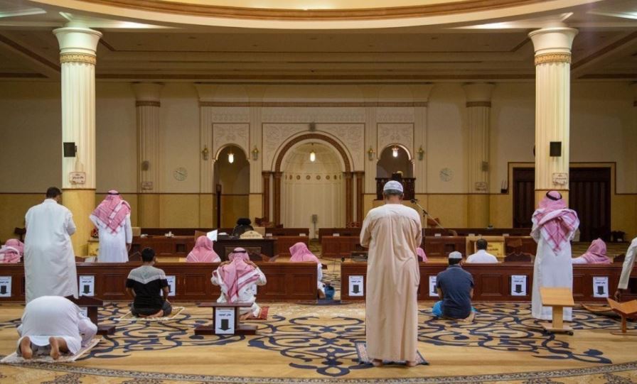 السعودية تغلق 7 مساجد بعد ثبوت 11 حالة كورونا