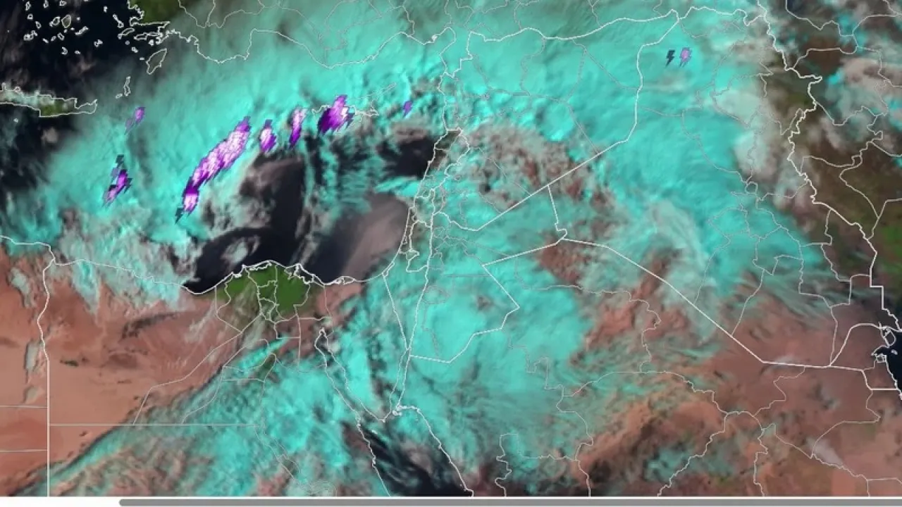 تعمق منخفض جوي شبه خماسيني فوق البحر  ..  كيف سؤثر على المنطقة؟