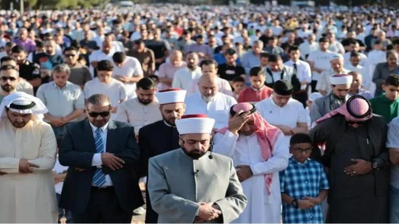 الأردنيون يؤدون صلاة عيد الأضحى في جميع محافظات المملكة