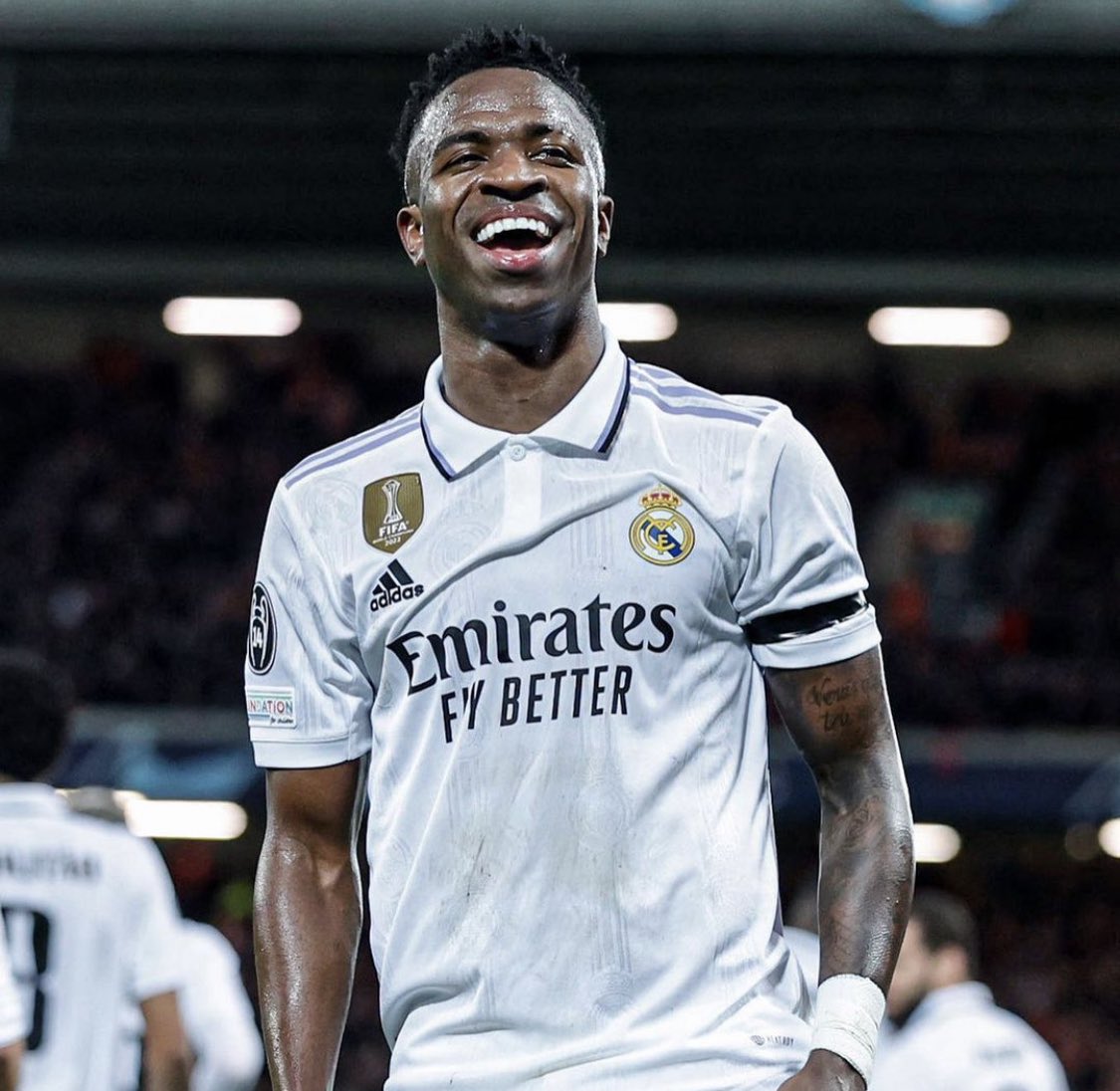 فينيسيوس جونيور نجم ريال مدريد تعرض لأكثر من إهانة عنصرية في إسبانيا 