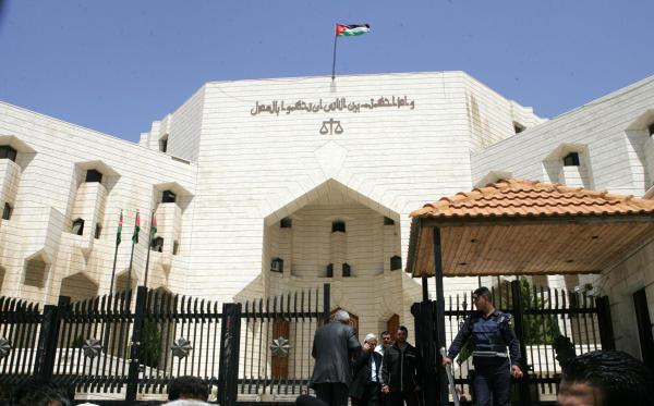 الجنايات توجه تهمة 'الشروع بالقتل' لطالب جامعي طعن ٣ أشخاص بجامعة جرش بسبب خلافات عشائرية 