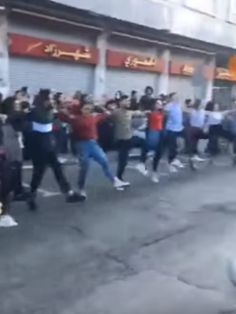 بالفيديو .. دبكة فلسطينية في شوارع القدس 