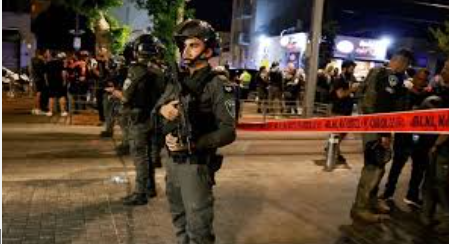 إعلام عبري: إصابات في حادث دهس لمتظاهرين من اليهود الحريديم بالقدس