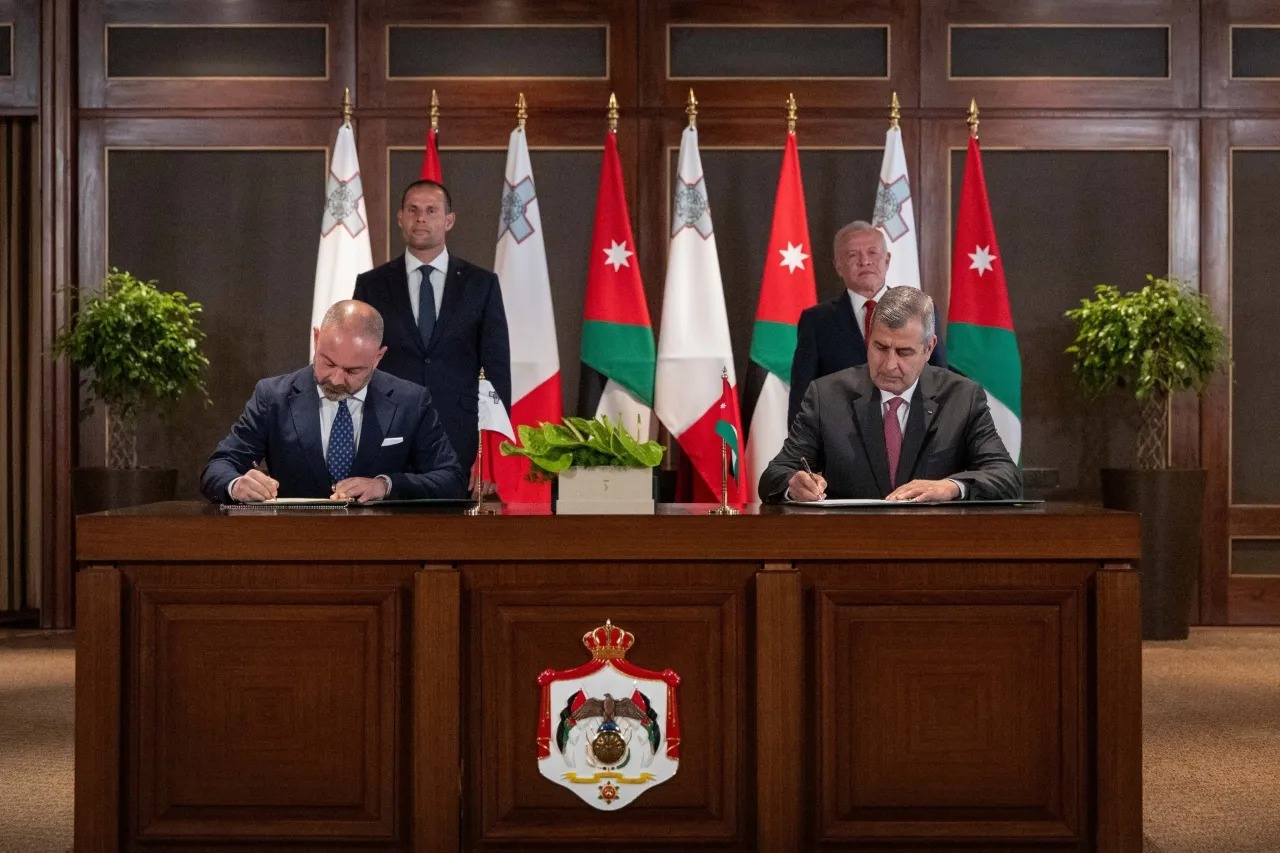 الملك ورئيس وزراء مالطا يشهدان توقيع اتفاقية ومذكرات تفاهم