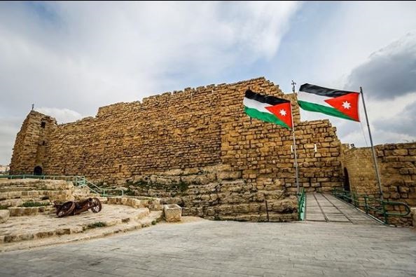 قلعة الكرك أكبر وأهم قلاع الحملات الصليبيَّة بالأردن وبلاد الشام  ..  حكاية صخرة الصحراء