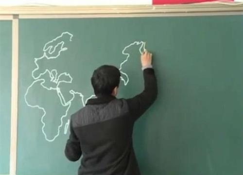 بالفيديو  ..  مدرس يرسم خريطة العالم في 4 دقائق 