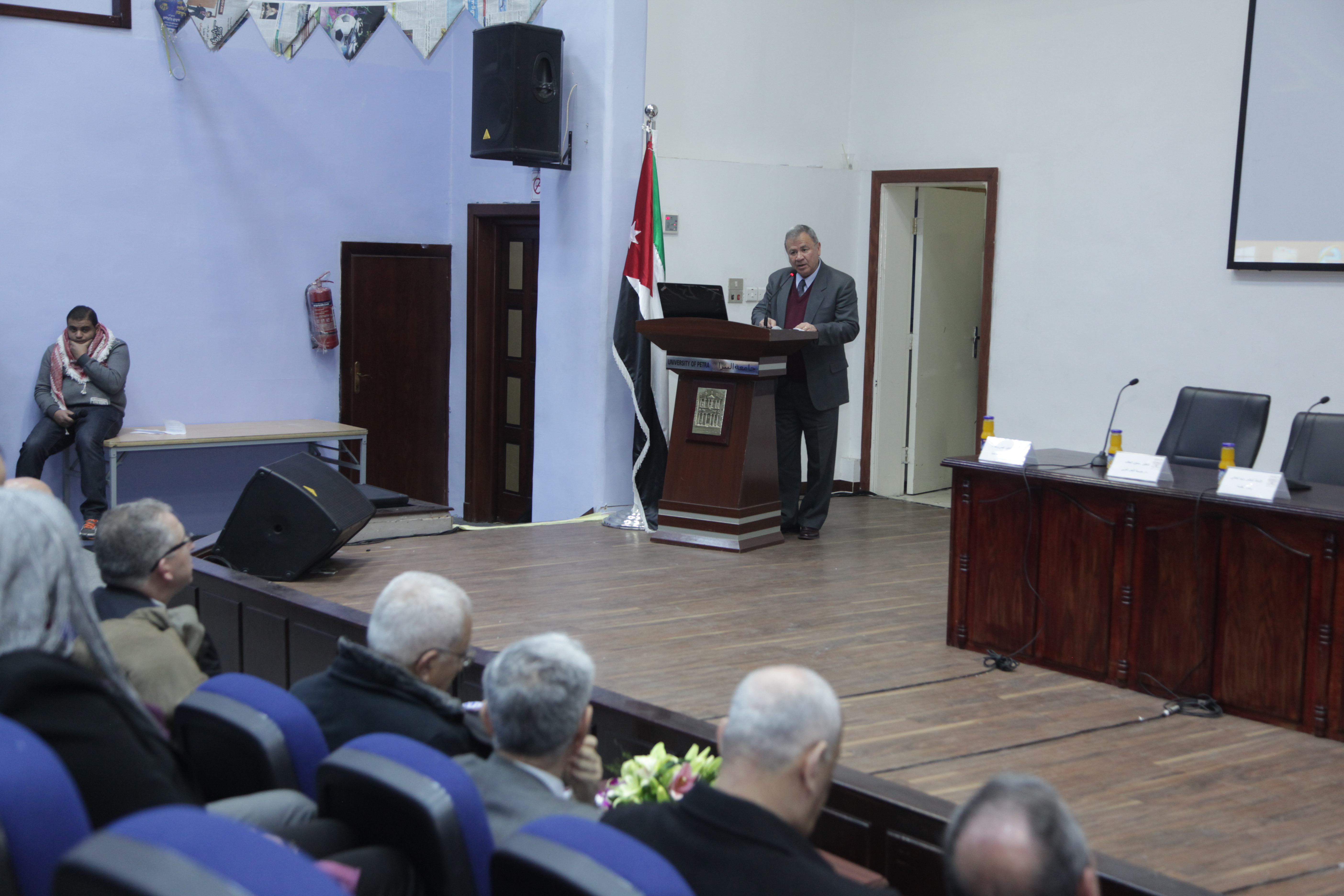 رئيس جامعة البترا يفتتح فعاليات يوم العربية التاسع في الجامعة