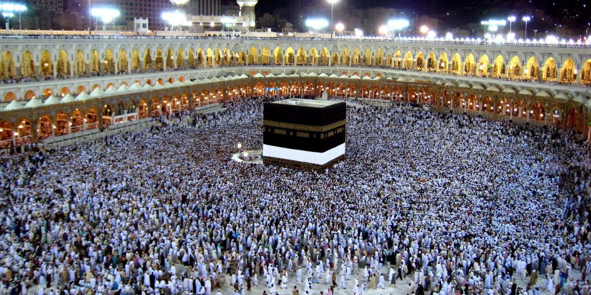 الحجاج المتعجلون يؤدون طواف الوداع بيسر وطمأنينة