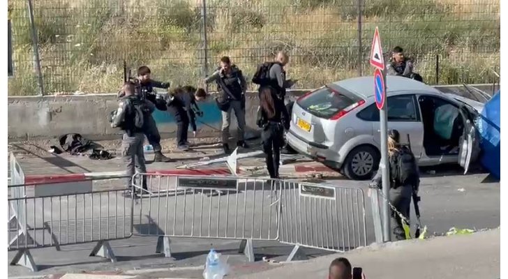 بالفيديو .. فلسطيني ينفذ عملية دهس بالقرب من البيوت المهددة بالتهجير بحي الشيخ جراح
