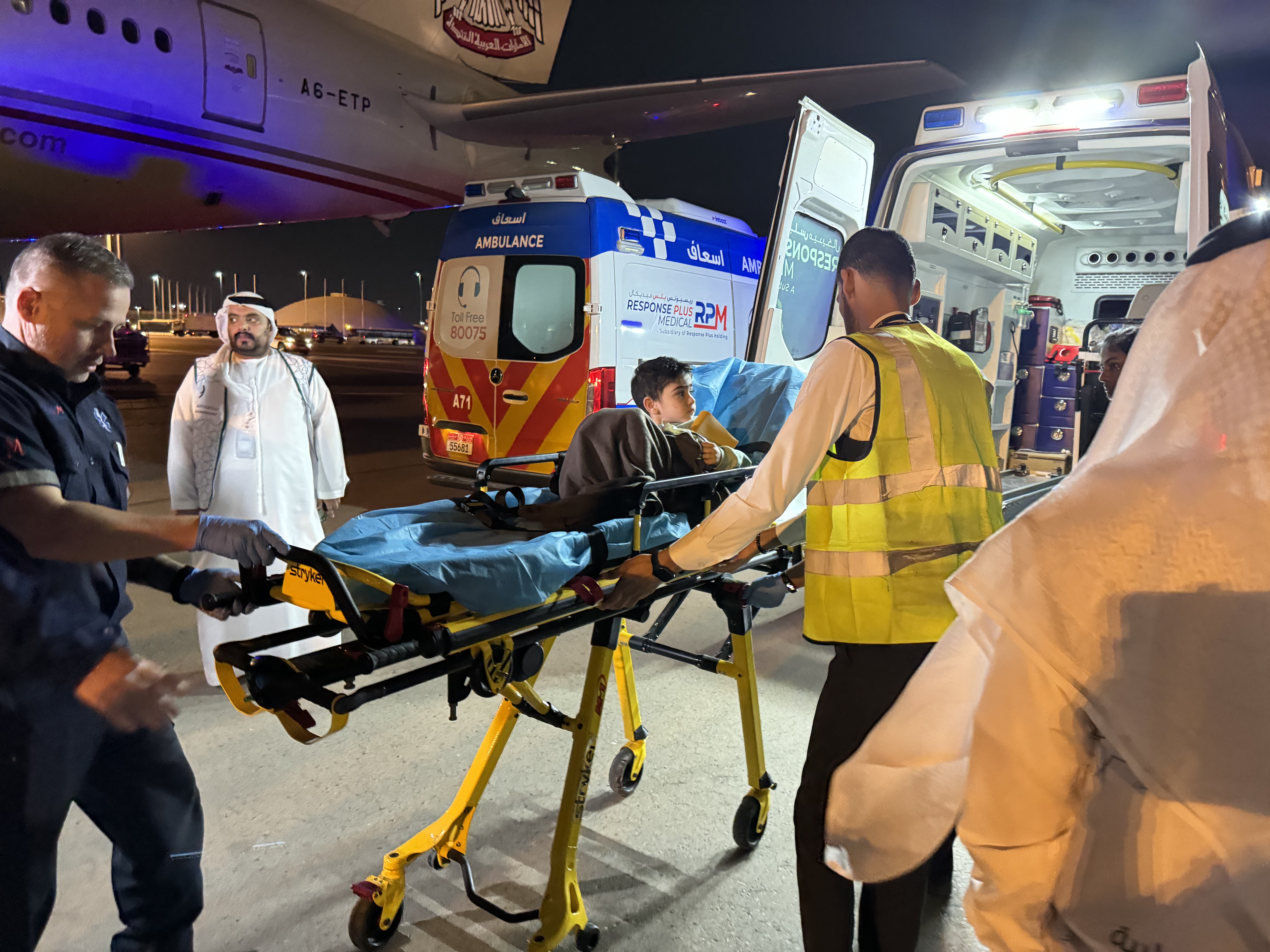 الإمارات تواصل دعمها الإنساني للشعب الفلسطيني وتستقبل الدفعة الـ 14 من الأطفال الجرحى ومرضى السرطان
