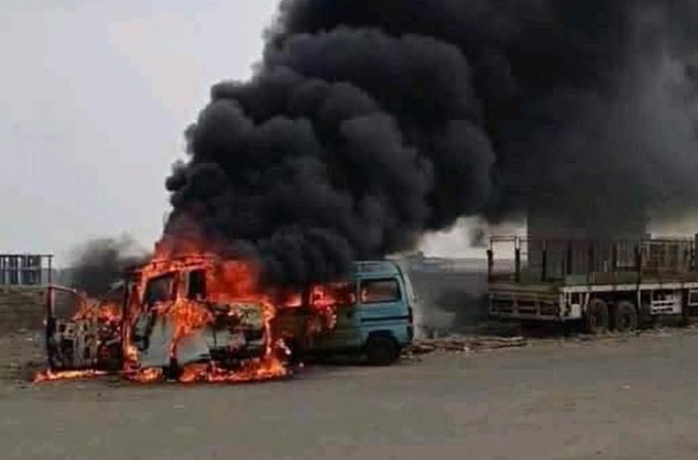 عدن  ..  احتراق باصين يعملان بالغاز عصر السبت وتصاعد أعمدة الدخان
