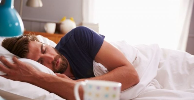 تفسير حلم الشجار مع الميت في المنام