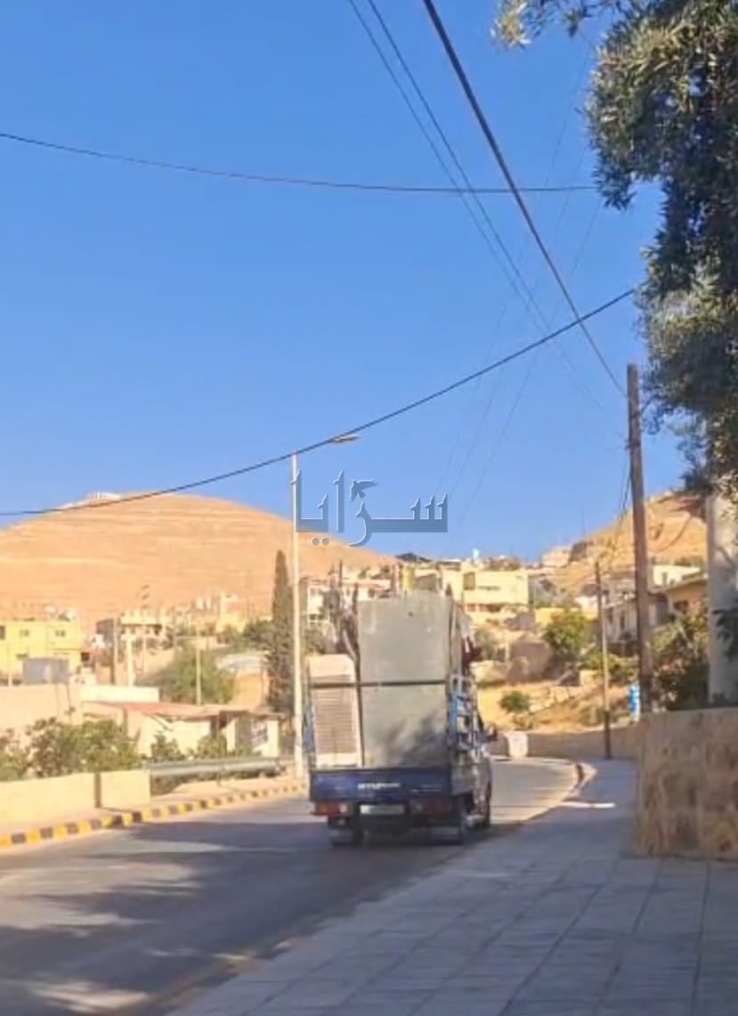 وادي موسى: مكبرات سيارات شراء بقايا المعادن المستهلكة تسبب إزعاجاً كبيراً للسكان ..  ومطالبات بوضع حد للتلوث السمعي 