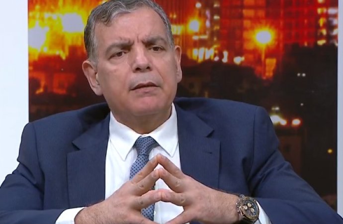 وزير الصحة مستاء من 70 طبيبا بمحافظة غير قادر على نقلهم