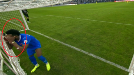 شاهد ..  اللقطة التي تسببت في طرد علي البليهي من لقاء الهلال والنصر