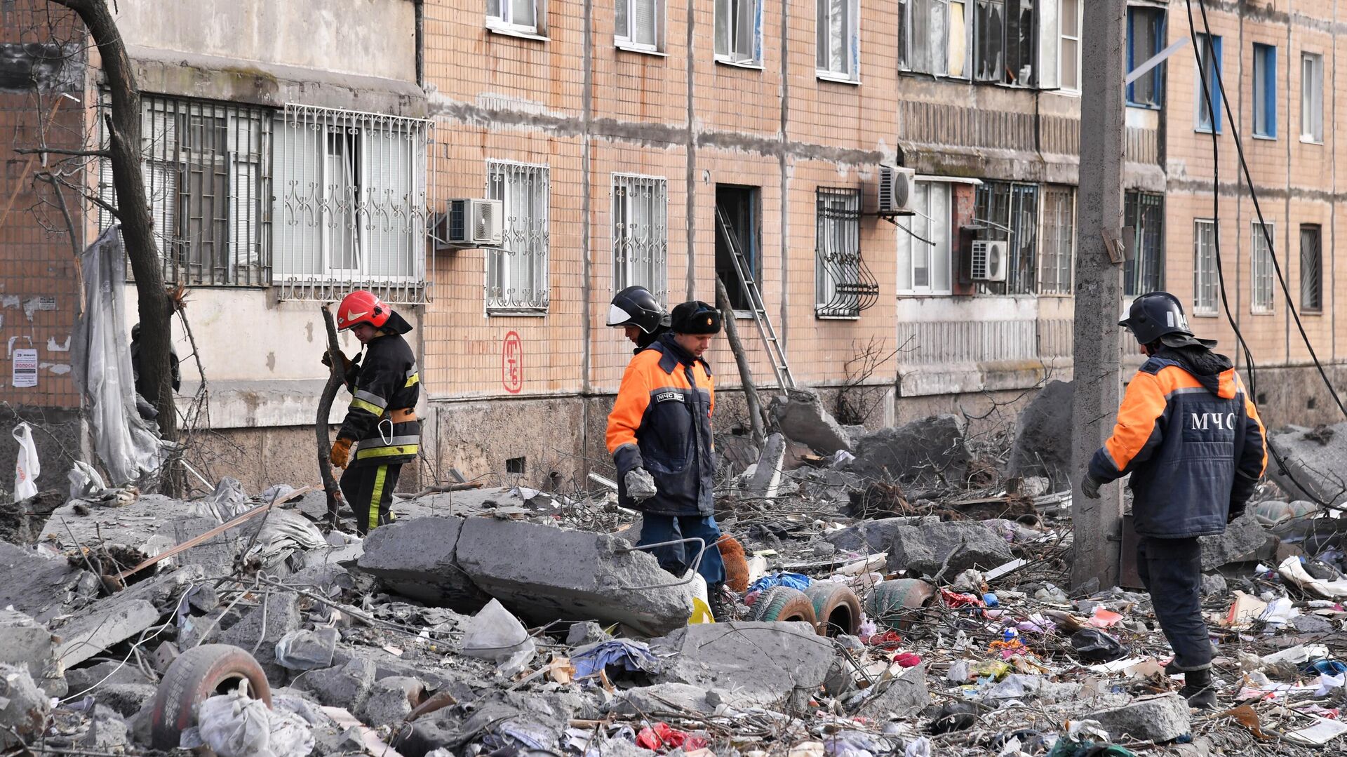 القوات الأوكرانية تواصل قصف مختلف المناطق في مدينة دونيتسك