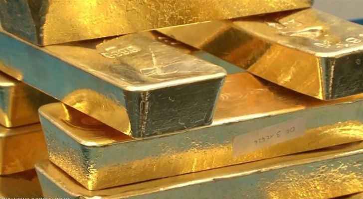 الذهب يهبط مع صعود الدولار