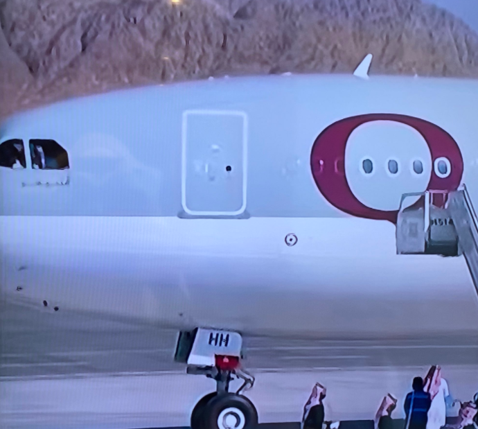 بالصور و الفيديو  ..  ماذا يعني اسم طائرة أمير قطر "أشيقر" و إلى ماذا "يرمز"؟