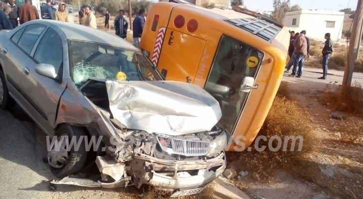  اصابة (14) شخص بحادث تصادم باص مدرسة ومركبة بوادي الرمم 