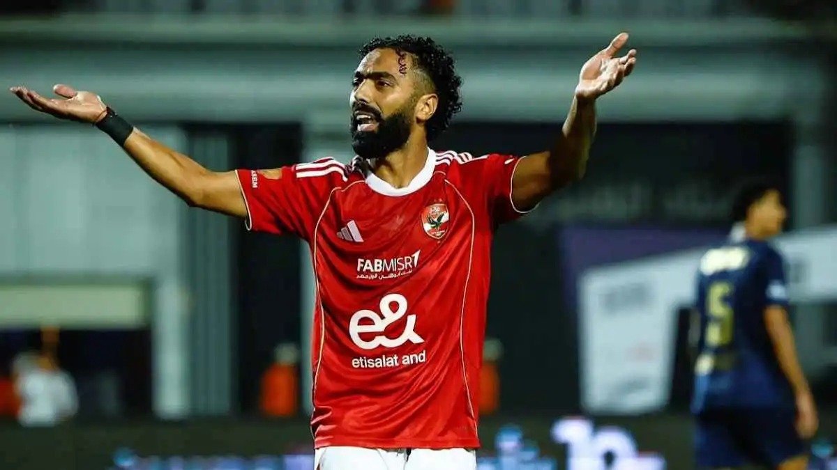 حزين وغاضب ..  نجم الأهلي المصري يشتكي عموتة 