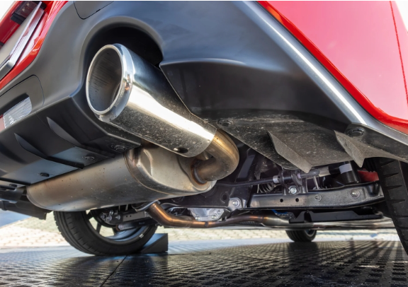 أنواع أنظمة العادم وتأثيرها على الأداء والصوت والانبعاثات