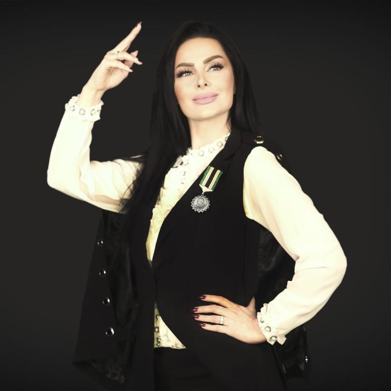 بالصور .. بعد هجوم عائلة سميرة توفيق ..  ديانا كرزون ترد