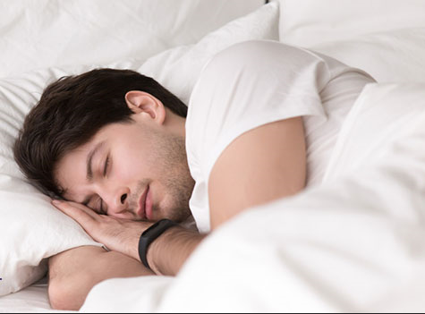 وضعية نومك قد تؤثر على صحتك! اكتشف طريقة النوم الصحيحة وأفضل الوضعيات للنوم العميق