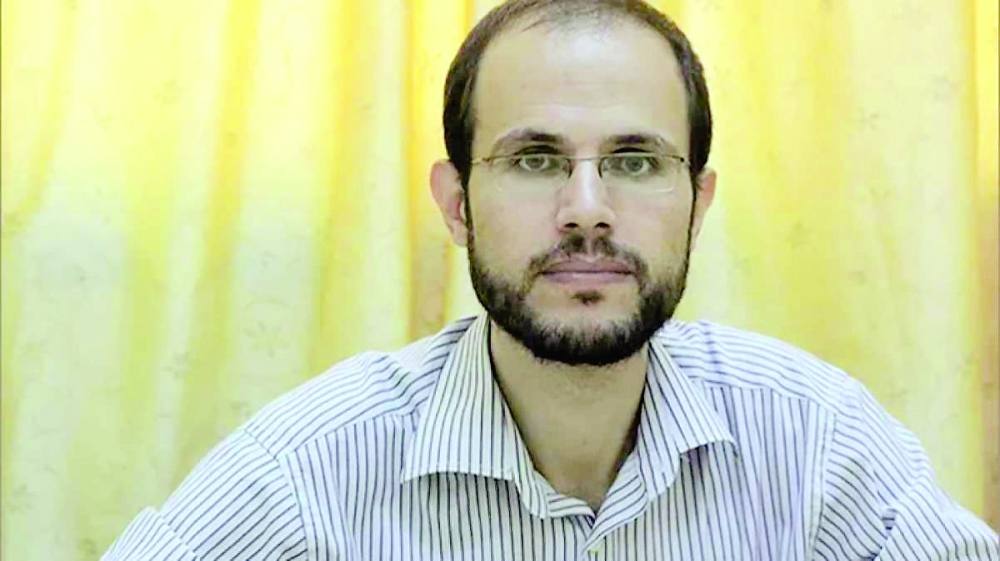 "أكثر الأشياء حدة بحوزتي هو قلمي" فلسطينيون يرثون الشاعر الشهيد رفعت العرعير