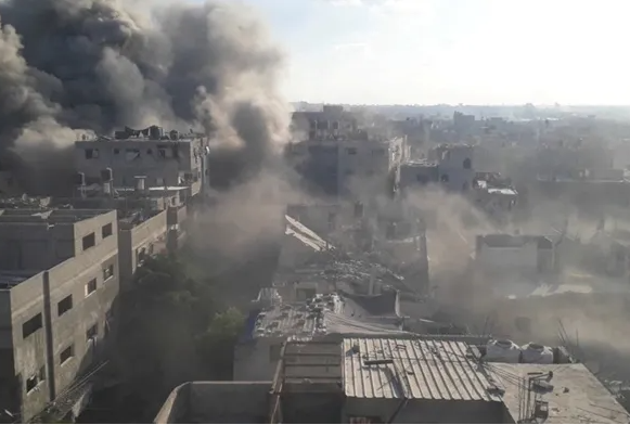 63 شهيدا بينهم 24 طفلا في غارات للاحتلال على منازل وخيام نازحين في غزة