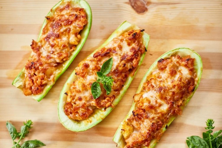  قوارب الكوسا بالجبن والزعتر وصفة خفيفة 