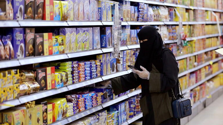 السعودية تحظر دخول المنشآت العامة والخاصة لغير المطعمين