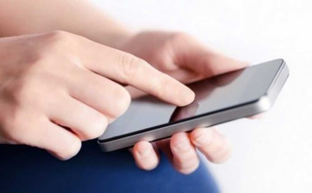 بسبب "التفتيش بهاتفه" ..  مصري يضرم النيران في زوجته  