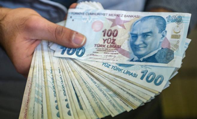 الليرة التركية تتراجع بعد رفع أسعار الفائدة
