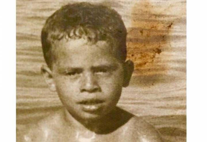 صورة ..  خمنّوا هذا الطفل أي نجم عربي شهير قد أصبح؟!