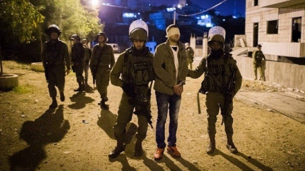 قوات الاحتلال تعتقل أربعة فلسطينيين في مناطق متفرقة من الضفة الغربية