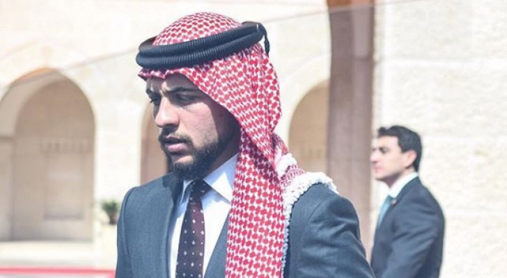ولي العهد يعزّي والد الشاب "عبود العمري" بوفاته اثر حادث سير في جنوب افريقيا