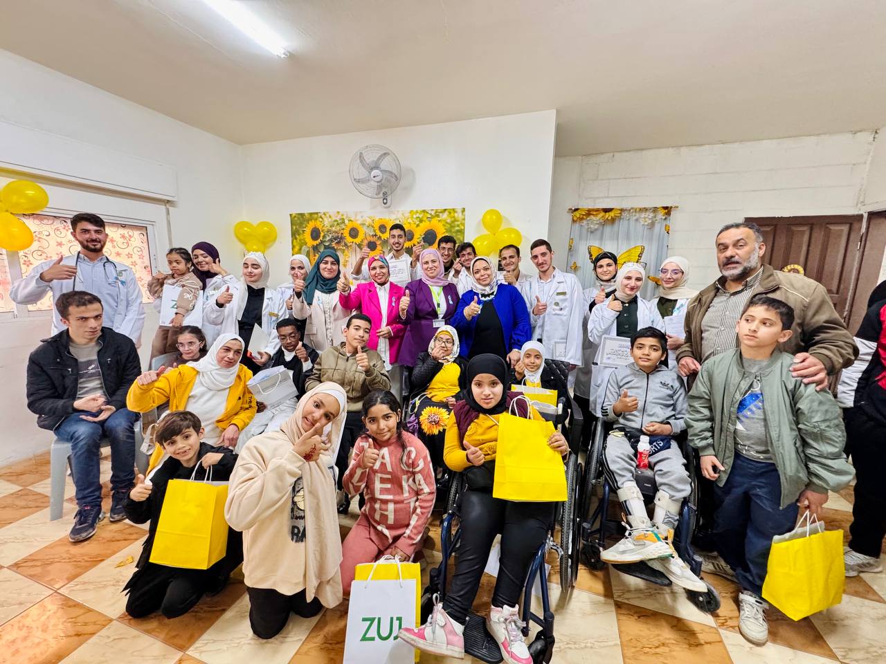 كلية التمريض في جامعة الزيتونة الأردنية تنظّم يومًا صحيًا وتوعويًا لمرضى الصلب المشقوق