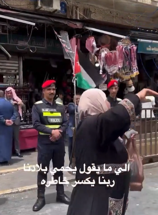 "إلي ما بيقول يحمي بلادنا ربنا يكسر خاطره" ..  سيدة أردنية تشعل مواقع التواصل بدعواتها للوطن
