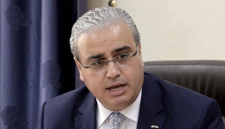 بالفيديو  ..  وزير الصحة يفعل الخط الساخن ويجري اتصالًا مفاجئًا للتأكد من جاهزية الموظفين