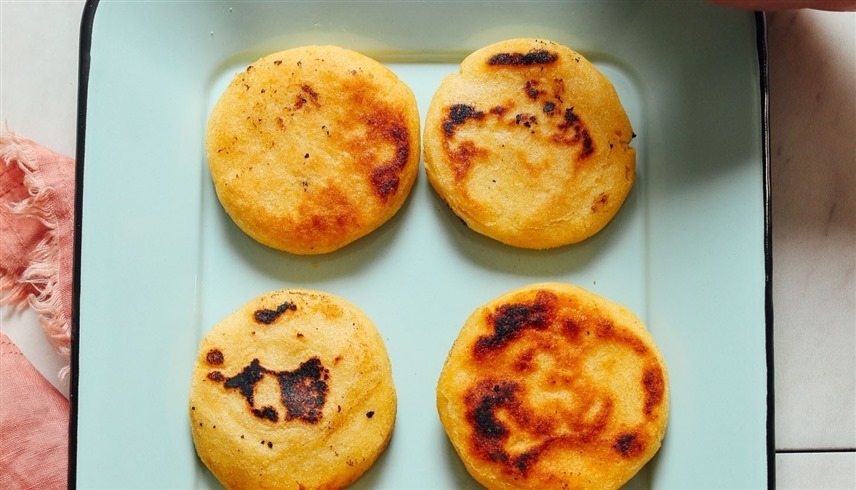 لماذا أصبحت فطائر "الأريبا الفنزويلية" الطعام المفضل في نيويورك؟