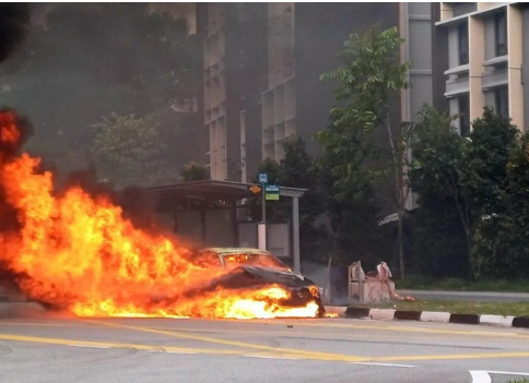 خطوات عملية لتحسين أمان سيارتك أثناء القيادة وسط المخاطر