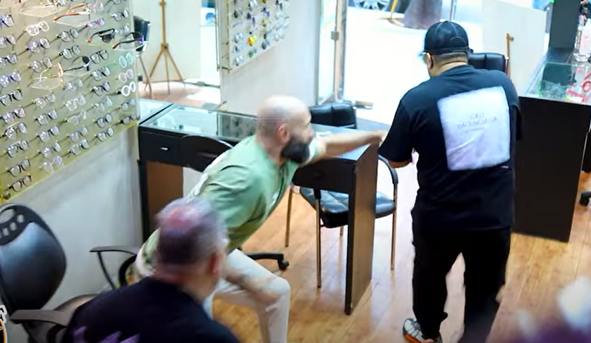 الكاميرا الخفيه: محاولة سرقة هاتف فنان
