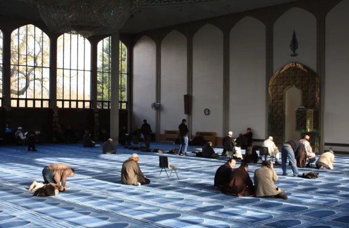 مساجد بريطانيا ..  منارات إسلامية في شهر رمضان