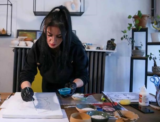 فنانة تركية ترسم لوحات مدهشة من رماد جثة  ..  ما القصة