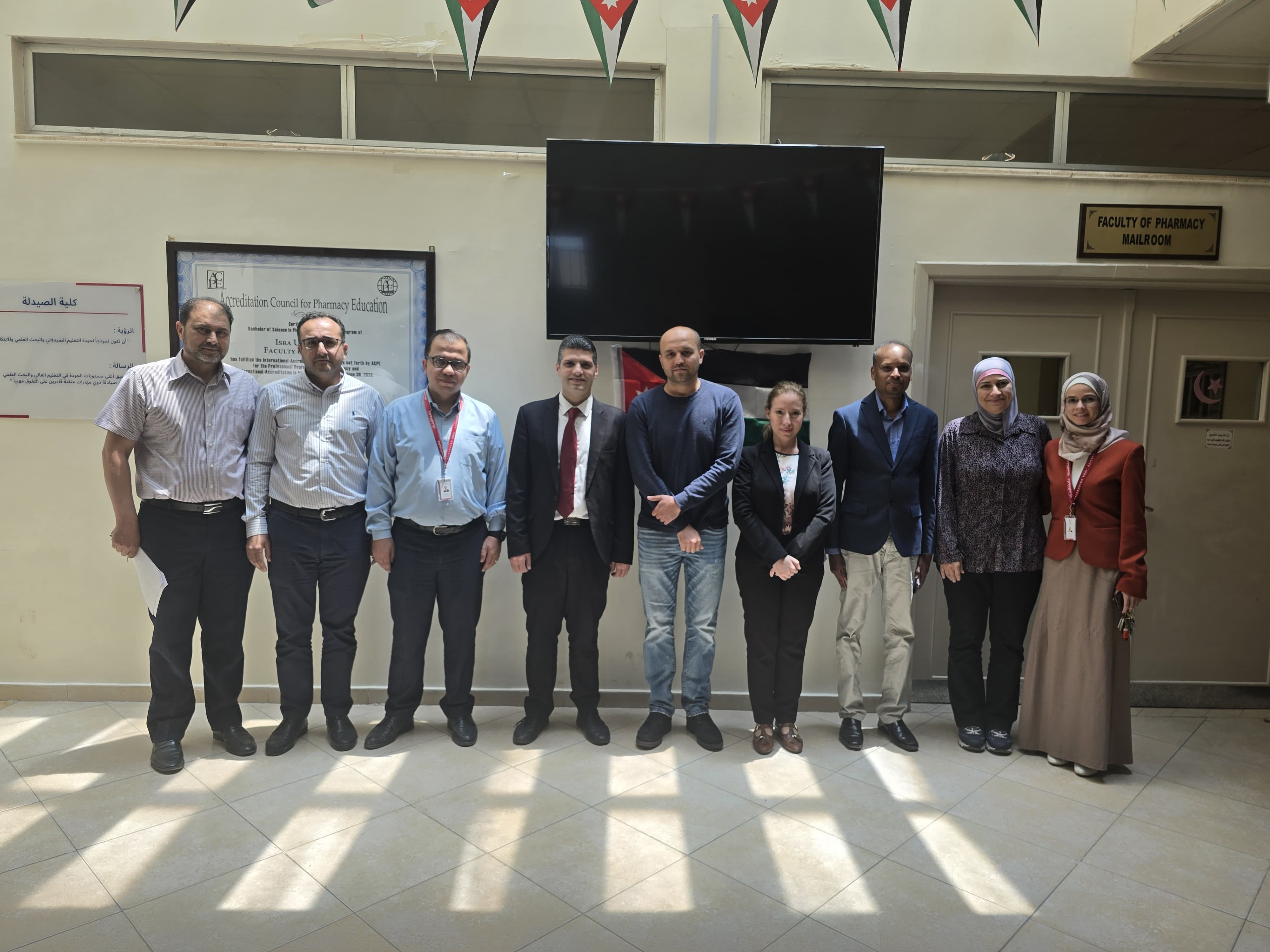 باحثون من صيدلة فيلادلفيا يستعرضون أحدث أبحاثهم في ندوة علمية في مجال الصيدلة
