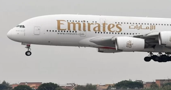 الإمارات تعلق الرحلات مؤقتاً من وإلى دبي 